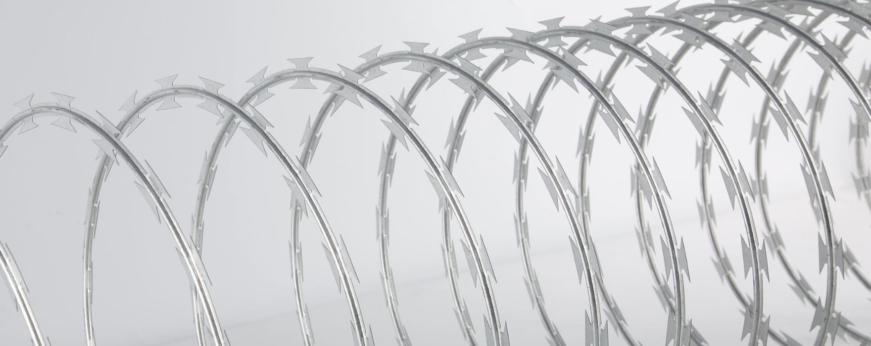 Single coil razor wire details display.